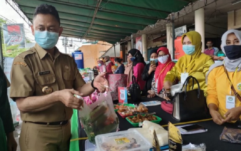 Wali Kota Pontianak Edi Rusdi Ajak Warga Borong Takjil untuk Bangkitkan Ekonomi