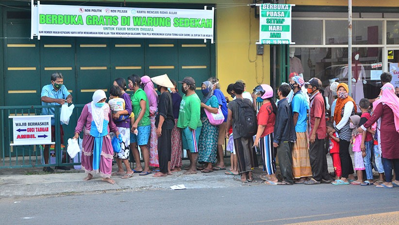 Warung Sedekah Sediakan 200 Paket Makanan Gratis untuk Warga Kurang Mampu