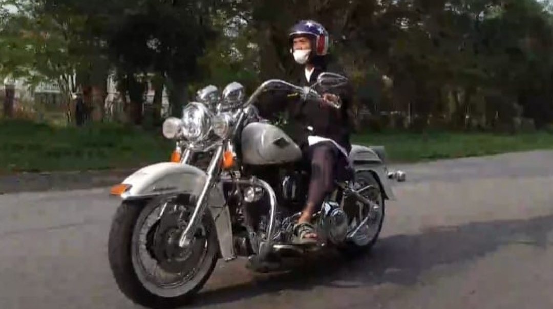 Nikahi Gadis Cantik, Begini Gaya Ustadz Abdul Somad Naik Harley-Davidson saat Dakwah