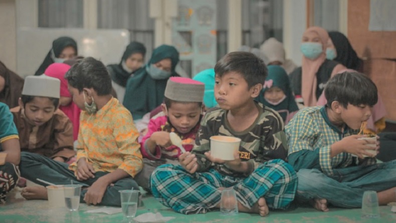 Cerita Sahur Bareng Anak Yatim Dhuafa di Kawasan Eks Dolly Putat Surabaya