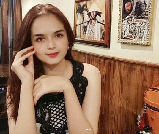 5 Potret Cantik Wynona Riesa, Pacar Abu Janda Suka Dicium - Bagian 2