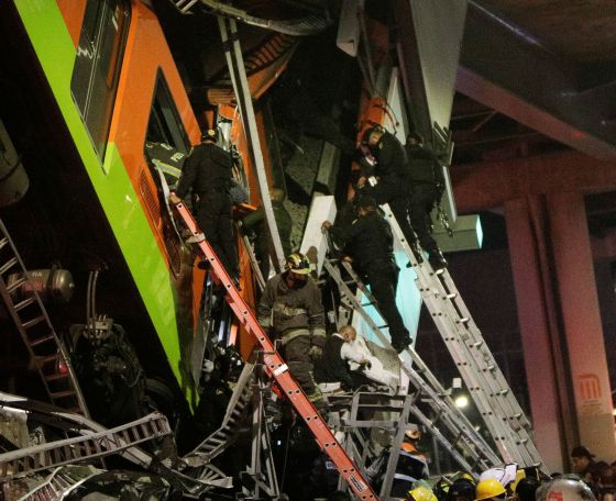 Jembatan kereta ambruk2 Jembatan layang kereta metro di Meksiko ambruk menewaskan 15 orang (Foto: Reuters)