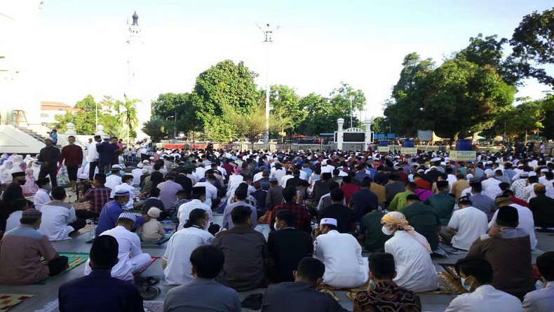Pemerintah Izinkan Salat Idul Fitri di Masjid atau Lapangan Terbuka