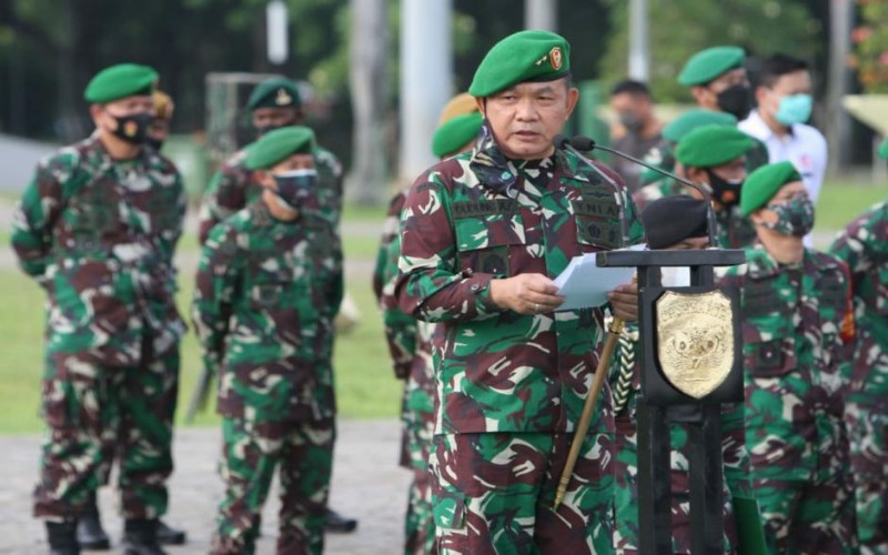 Penampakan Dudung Abdurachman Masuki Markas Kostrad, Disambut Pasukan Cakra