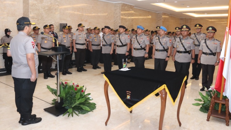 Ratusan perwira Polri mendapatkan penugasan baru dari Kapolri Jenderal Pol Listyo Sigit Prabowo termasuk AKBP Feisal Febrianto. Sekpri Wakapolri itu dipromosikan sebagai Kapolres Brebes. (Foto: Ilustrasi/Bid Humas PMJ).