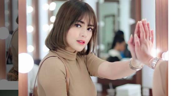 artis cantik punya tato tersembunyi, Amanda Manopo.