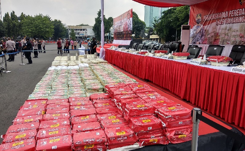 sabu 1,1 ton timur tengah Penampakan sabu 1,1 ton yang disita Polda Metro Jaya dari jaringan Timur Tengah, Senin (14/6/2021). (Foto: MNC Portal Indonesia/Carlos Roy Fajarta)