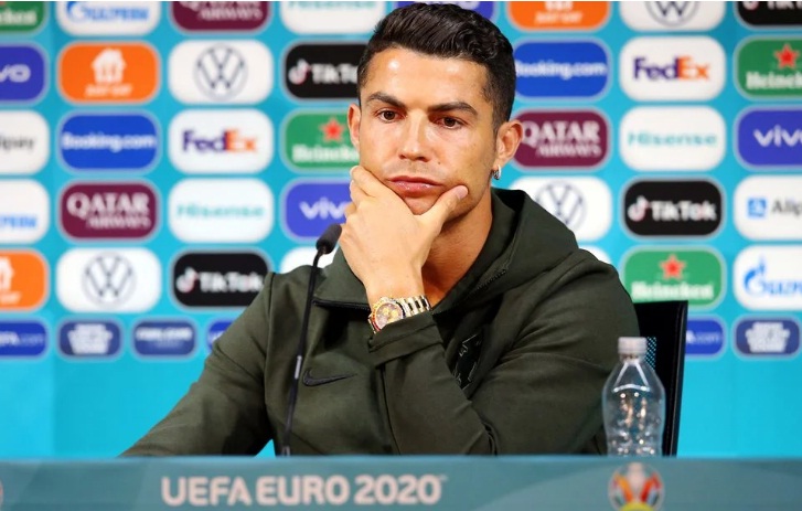 Cristiano Ronaldo 1 Cristiano Ronaldo saat konferensi pers jelang laga melawan Hungaria. (Foto: Give Me Sport)