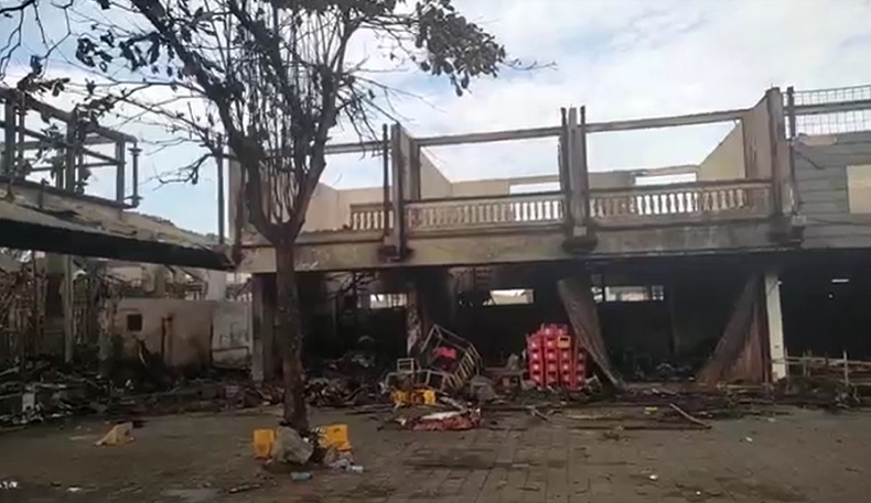 Pasar Blahbatu Terbakar Pasar Blahbatu Gianyar terbakar, Selasa (15/6/2021) sore. Ratusan pedagang akan direlokasi. (Foto: iNews.id/Ketut Catur)