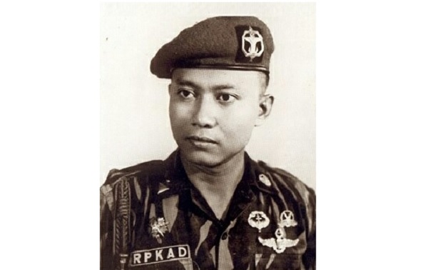 sarwo edhie kecil Komandan RPKAD Letjen TNI (Purn) Sarwo Edhie Wibowo. (Foto: Ist).