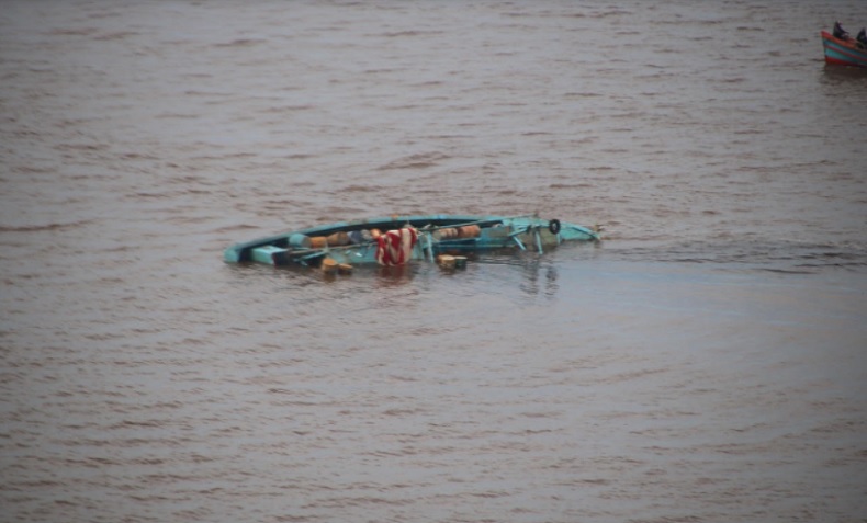 Bangkai Kapal Tenggelam Dir Polairud Polda Kalbar melihat bangkai kapal nelayan tenggelam di perairan Kalimantan Barat. (Foto: Polda Kalbar)