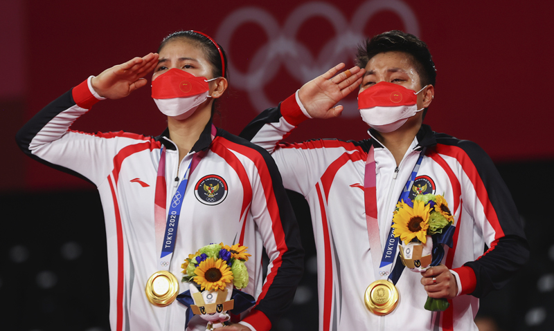 Ganda putri Greysia Polii/Apriyani Rahayu meraih medali emas Olimpiade Tokyo 2020. Dia mengucapkan terima kasih ke rakyat Indonesia. (Foto: Reuters)