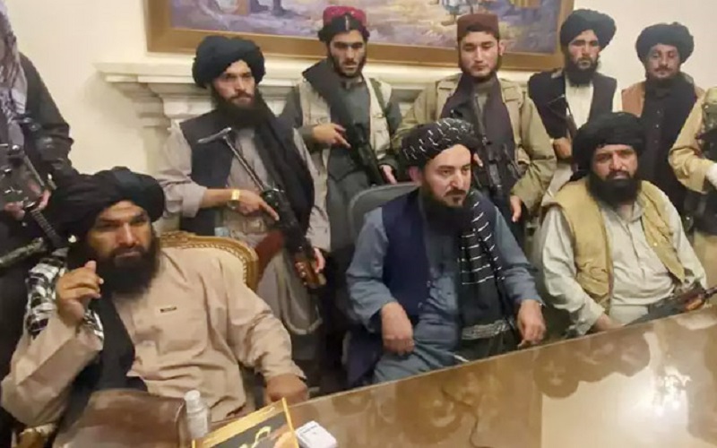 Taliban kembali melanggar komitmennya setelah beredar video eksekusi kepala polisi. (Foto: Ist)