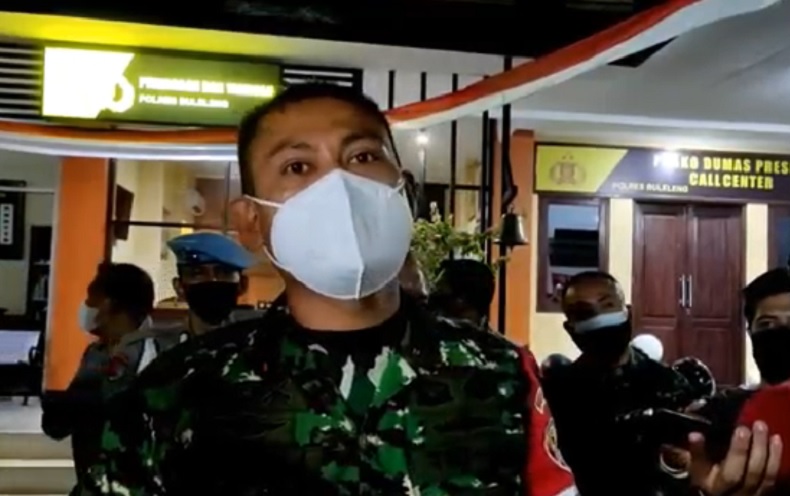 Dandim Buleleng Windra Dandim 1609 Buleleng Letkol Muhammad Windra Lisrianto usai melaporkan pemukulan di Polres Buleleng, Senin (23/8/2021) malam. (Foto: iNews/Pande Wismaya)