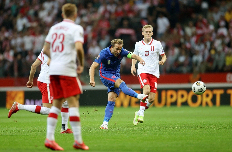 Inggris vs Polandia imbang Timnas Inggris harus puas dengan hasil imbang 1-1 lawan Polandia Kualifikasi Piala Dunia 2022 Zona Eropa. Inggris kebobolan di menit akhir. (foto: REUTERS)