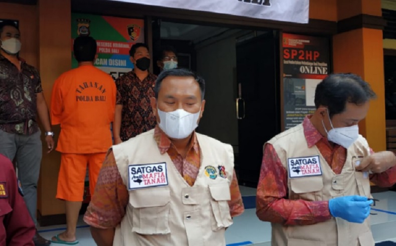 Polda Bali mengungkap kasus pemalsuan akta tanah dengan tersangka oknum kepala desa (kades). (Foto: Antara)