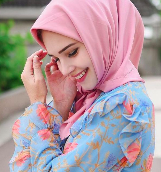 Screen Shot 2021 09 15 At 10 38 18 Model cantik asal Prancis ini mencuri perhatian netizen karena menikahi pria Aceh. (Foto: Instagram)