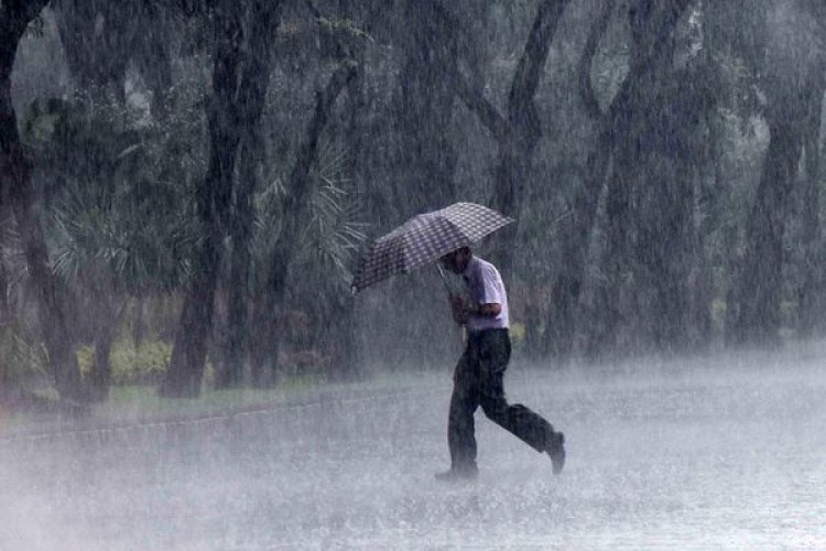 4 Doa Ketika Hujan Turun Lengkap dengan Arti agar Terhindar dari Banjir
