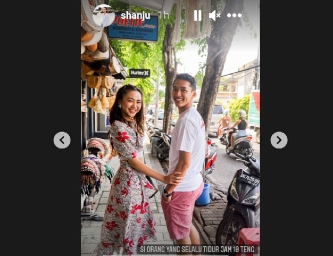 Jonatan Christie dan Shanju1 foto kemesraan Shanju dan Jonatan Christie saat jalan-jalan. (foto: Instagram/Shanju).