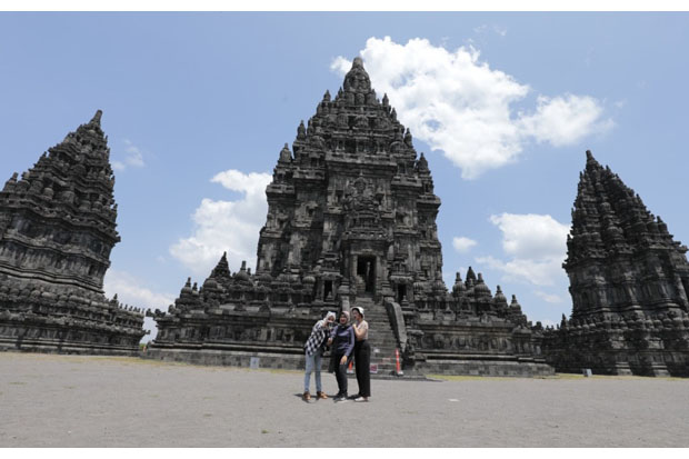 candi prambanan sleman