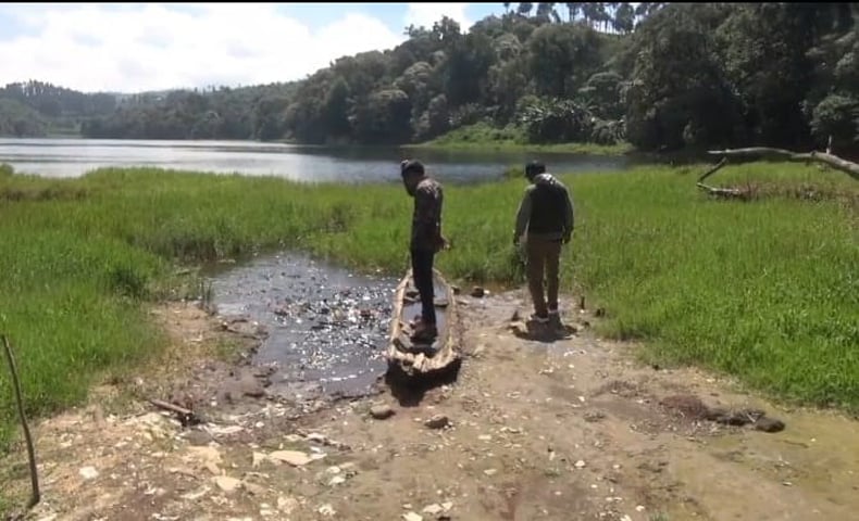 Penampakan Telaga Ranjeng yang memikiki habitat ribuan ikan yang berubah-ubah. Konon terdapat istana ghaib para penunggu telaga yang mitosnya masih dipercayai warga sekitar. (iNews/Yunibar)