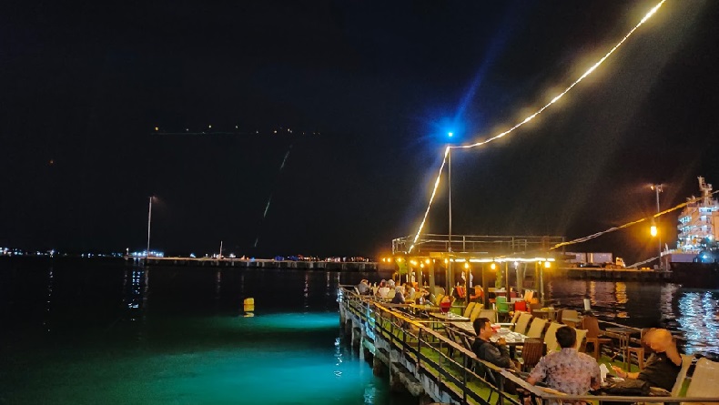 Waves Cafe Makassar Waves Cafe Makassar. (Foto: Istimewa).