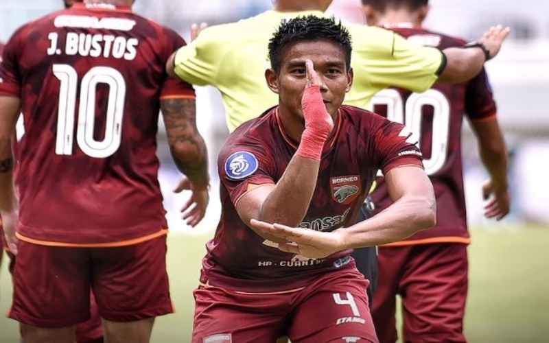 Pemain Borneo FC, Wildansyah Edi Bek Borneo FC, Wildansyah Edi merayakan golnya ke gawang Persita Tangerang dalam laga Liga 1 2021/2022 di Stadion Pakansari, Kabupaten Bogor, Sabtu (2/10/2021). (Foto: Twitter/@Liga1Match)