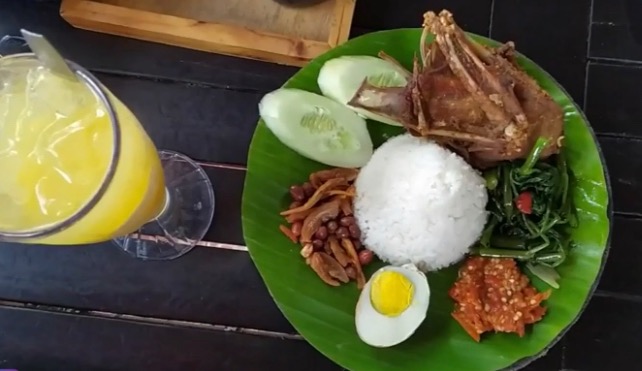 Menu makanan di Alas Cobek Bandar Lampung. (Foto: YouTube)