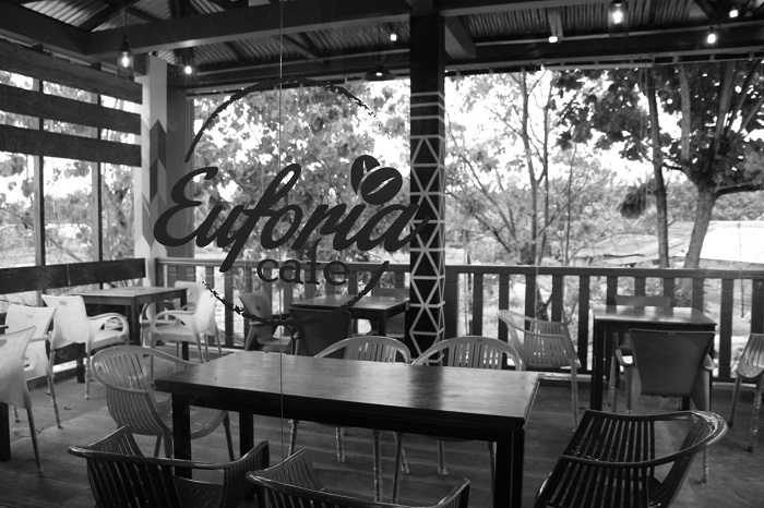 Euforia Cafe Dobo Suasana di Euforia Cafe, Kota Dobo, Kepulauan Aru, Maluku. (Foto: Istimewa)