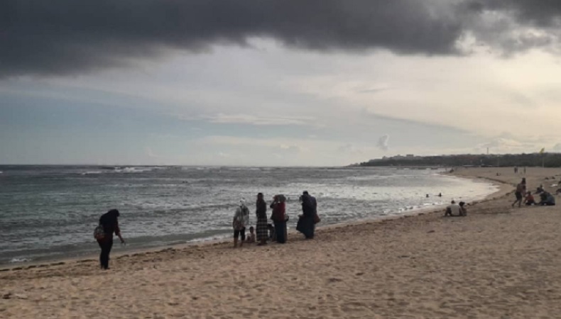 Pantai Nusa Dua Bali Pantai Nusa Dua Bali. (Foto: Instagram @fiefloatshop.sda)