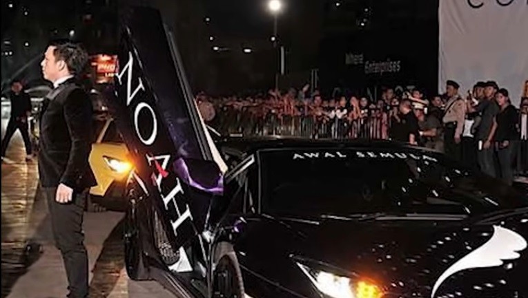 Mobil Ariel NOAH 2