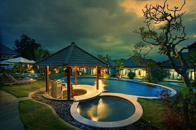 Opulence Brothers Resort Uluwatu Salah satu spot untuk menikmati matahari terbenam di Opulence Brothers Resort Uluwatu. (Foto: Istimewa0