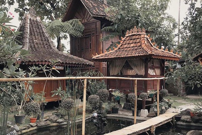Cokrohinggil Cokro Hinggil Resort menjadi salah satu tempat menginap di Sleman dengan nuansa Jawa. (Foto: IG/marieta.eu)