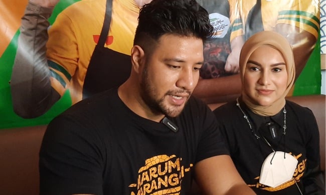 Irish Bella bersama sang suami Kisah cinta Irish Bella dan Ammar Zoni. (Foto: instagram)