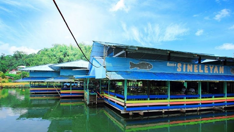 Tempat kuliner di Tomohon Sulawesi Utara salah satunya Resto Sineleyan. (Foto: ist)