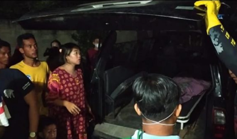 Jenazah Ella Andini, pengantin baru yang ditemukan tewas di kamarnya, Rabu (20/10/2021). (Foto: iNews/Wiwin Suseno)