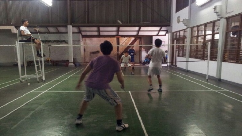 Lapangan badminton di GOR Bulutangkis Prestasi Bandung. (Foto: id.foursquare.com)