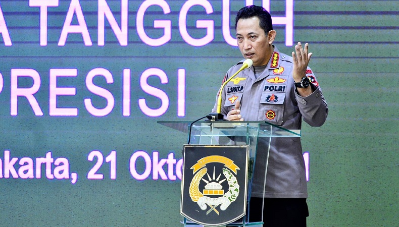 Kapolri Jenderal Listyo Sigit Prabowo menyampaikan apresiasinya kepada seluruh Bhayangkari yang ikut berjuang dan membantu masyarakat di tengah pandemi Covid-19.
