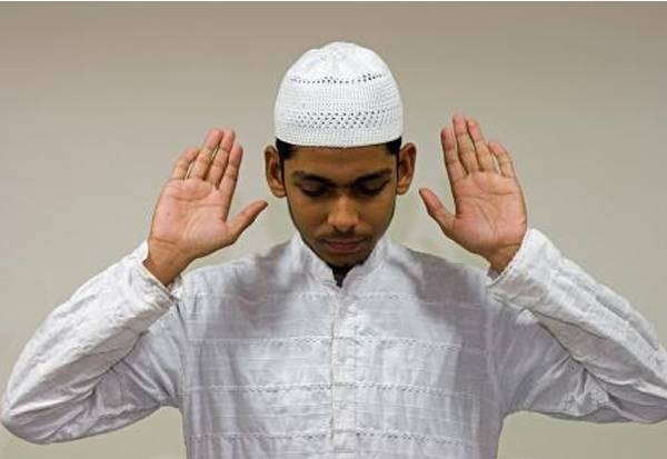 Doa Takbiratul Ihram Latin & Artinya, Wajib Dibaca dalam Sholat