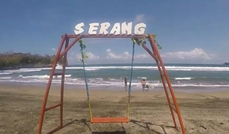 pantai serang Pantai serang juga memiliki gugusan pantai yang indah. (jejakmustakimblogspot).