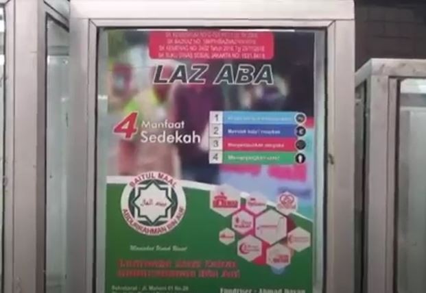 Kotak amal milik Kantor LAZ ABA di Bandarlampung yang diduga untuk penggalangan dana terorisme disita tim Densus. (Foto: iNews TV/Andres Afandi)