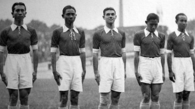 Indonesia tercatat pernah merasakan atmosfer Piala Dunia ketika masih bernama Hindia Belanda. Timnas Hindia Belanda bermain di Piala Dunia 1938 di Prancis. (foto: Twitter).