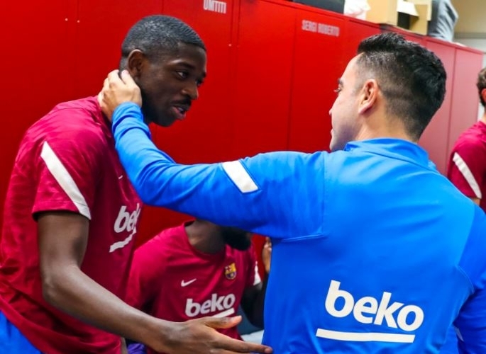 Ousmane Dembele bertemu pelatih baru Barcelona, Xavi Hernandez. (Foto: Twitter/@FCBarcelona_es)