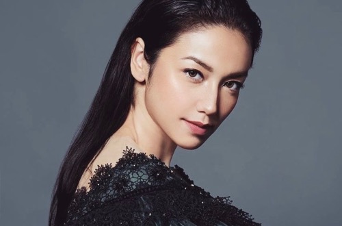 Velove Vexia ig Artis cantik keturunan Manado, Velope Vexia.