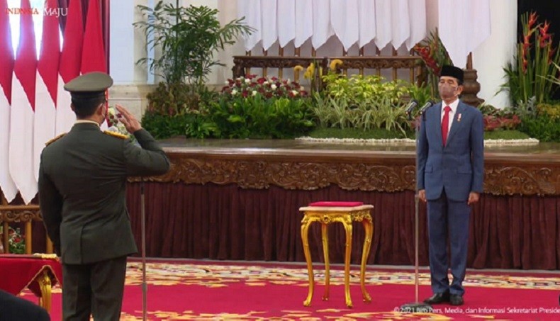 Presiden Jokowi melantik Jenderal TNI Andika Perkasa sebagai Panglima TNI di Istana Negara pada hari ini. (Foto ist).