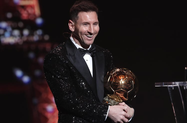 Lionel Messi keluar sebagai peraih trofi Ballon dOr 2021. Cristiano Ronaldo tak masuk lima besar ranking akhir. (Foto: REUTERS/Benoit Tessier)