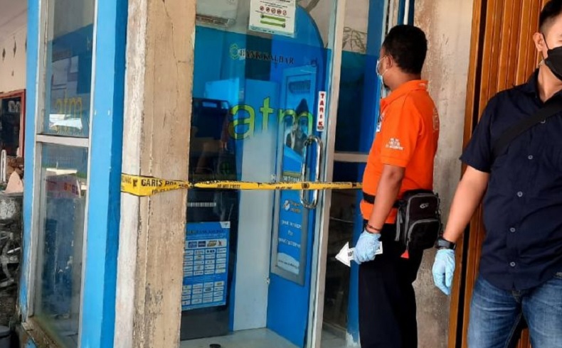 ATM Bank Kalbar di Nanga Mahap, Sekadau dipasang police line. (Foto: Polres Sekadau)
