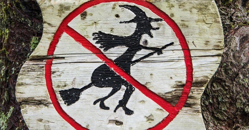 Tradisi Natal di Berbagai Negara, Unik Ada yang Sembunyikan Sapu hingga Cari Jodoh