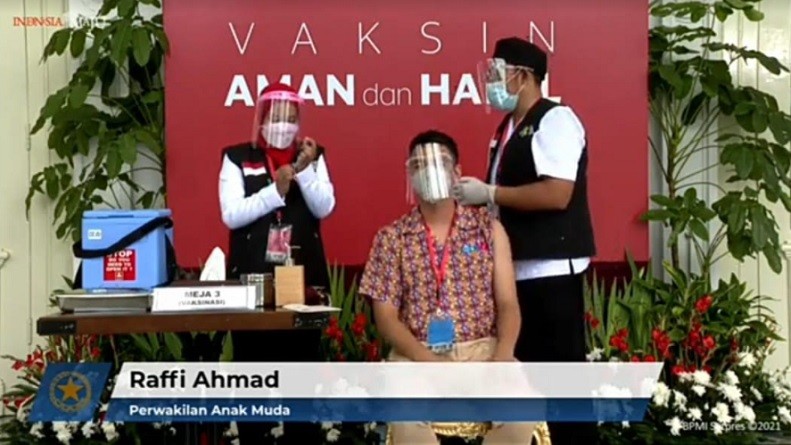 Raffi Ahmad Divaksin Setpres Tanah longsor yang terjadi di Dusun Tepus, Desa Somorejo, Kecamatan Bagelen, Kabupaten Purworejo. (Foto: Joe Hartoyo)