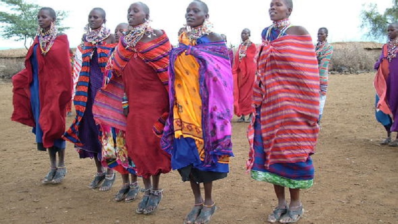 Perempuan suku Maasai Kenya Perempuan suku Maasai Kenya (Foto: siyabona.com)